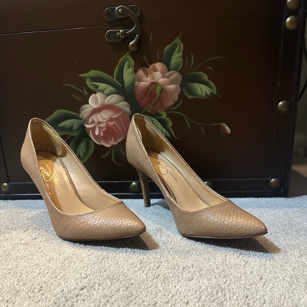 Jessica Simpson Taupe Textured Pointed-Toe Pumps